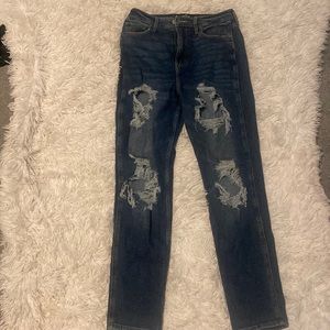 Hollister Ultra High-Rise Mom Jeans